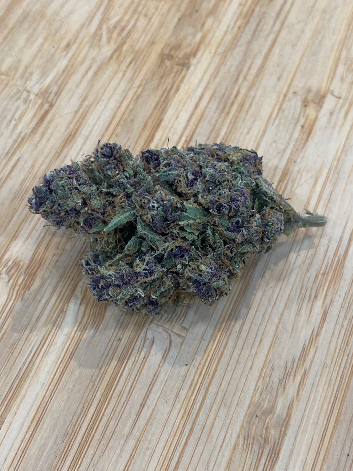 Fleurs de CBD, arômes naturels et relaxants,légales, bio, pas cher, cbd pour dormir, contre le stress, sucré, boisé, floral, californie, indoor, zushi 