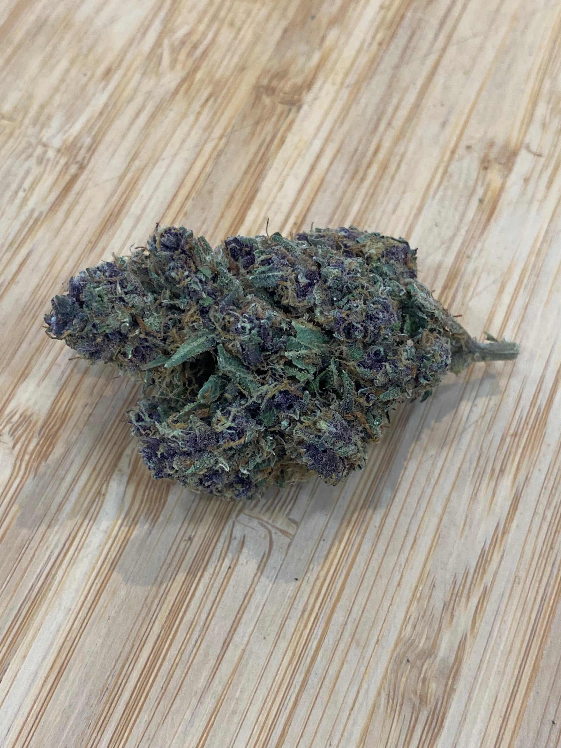 Fleurs de CBD, arômes naturels et relaxants,légales, bio, pas cher, cbd pour dormir, contre le stress, sucré, boisé, floral, californie, indoor, zushi 