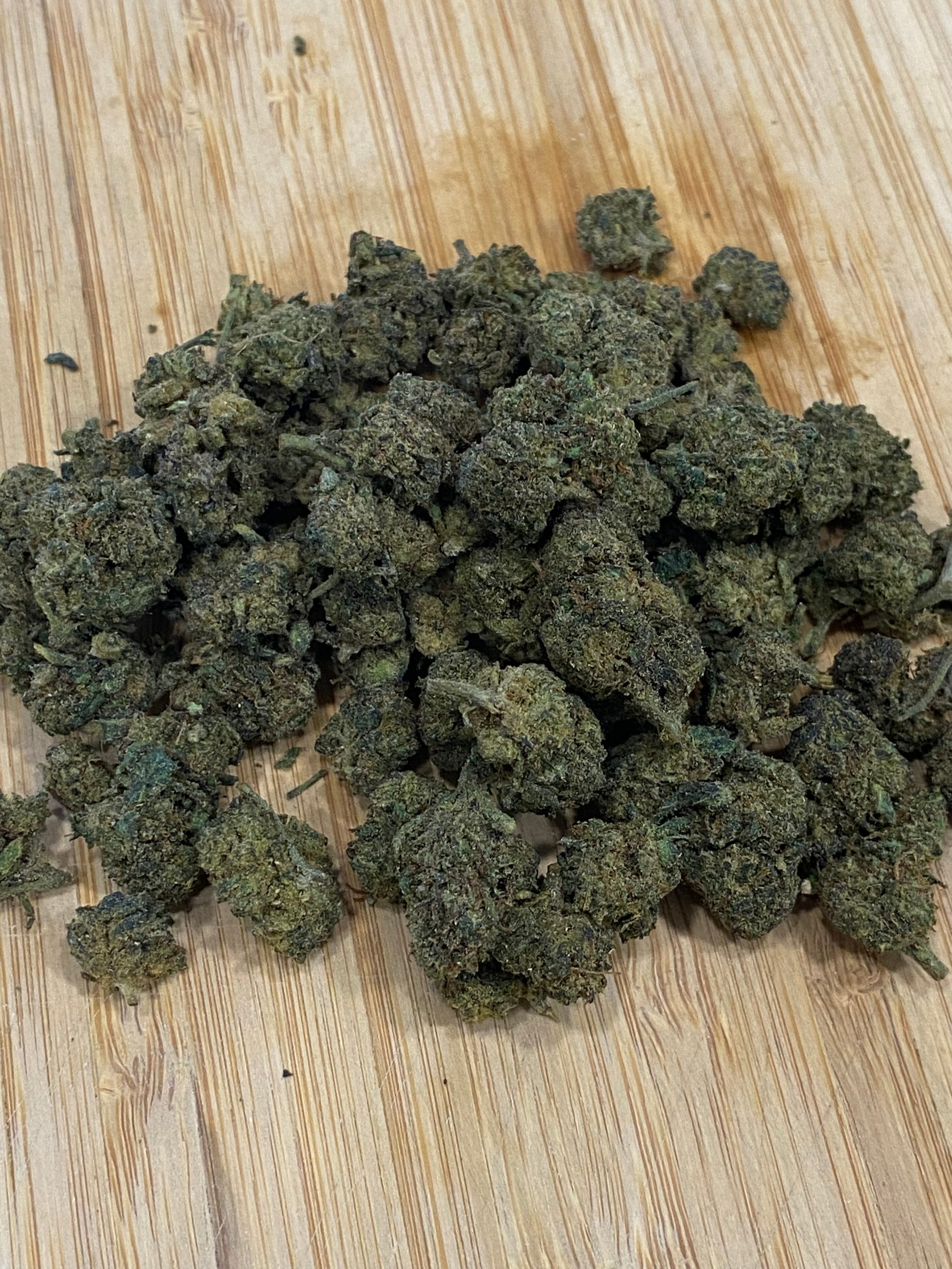 Fleurs de CBD, arômes naturels et relaxants,légales, bio, pas cher, cbd pour dormir, contre le stress, sucré, boisé, floral, france, neo, indoor, puissant